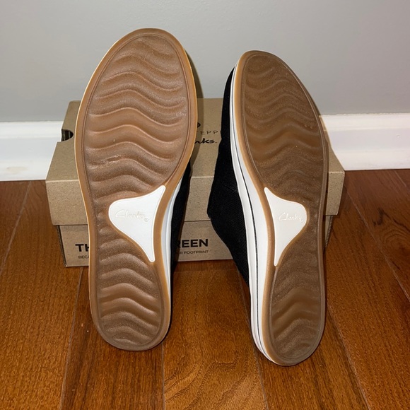 Clarks Cloudsteppers Slip Ons-NWT - Picture 5 of 8